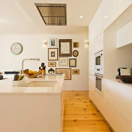 Boutique Rentals- Hidden Garden Porto's Downtown Apartment Porto