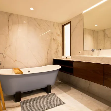 Apartment Boutique Rentals- Hidden Garden Porto's Downtown Porto