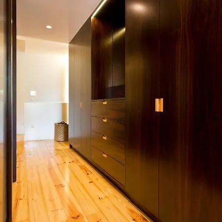 Boutique Rentals- Hidden Garden Porto's Downtown Apartment