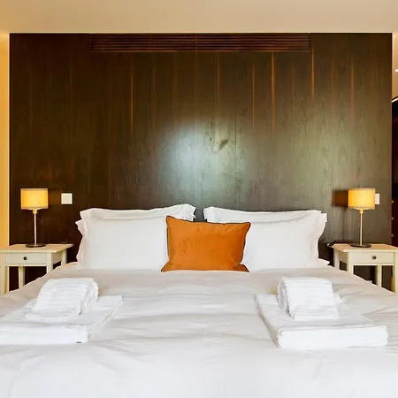 Boutique Rentals- Hidden Garden Porto's Downtown