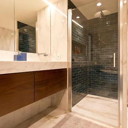 Boutique Rentals- Hidden Garden Porto's Downtown Apartment Porto