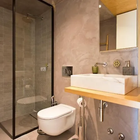 Boutique Rentals- Hidden Garden Porto's Downtown *