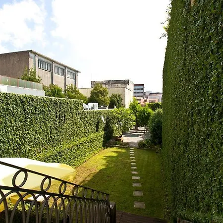 Boutique Rentals- Hidden Garden Porto's Downtown Apartment Porto