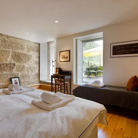 Boutique Rentals- Hidden Garden Porto's Downtown *