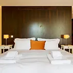 Boutique Rentals- Hidden Garden Porto's Downtown