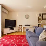Boutique Rentals- Hidden Garden Porto's Downtown 아파트 *