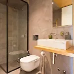 Boutique Rentals- Hidden Garden Porto's Downtown *