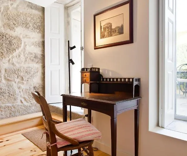 Boutique Rentals- Hidden Garden Porto's Downtown شقة