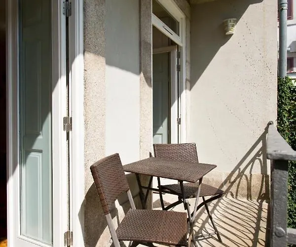 Boutique Rentals- Hidden Garden Porto's Downtown Lejlighed