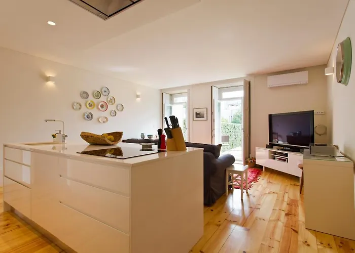 Boutique Rentals- Hidden Garden Porto's Downtown Porto