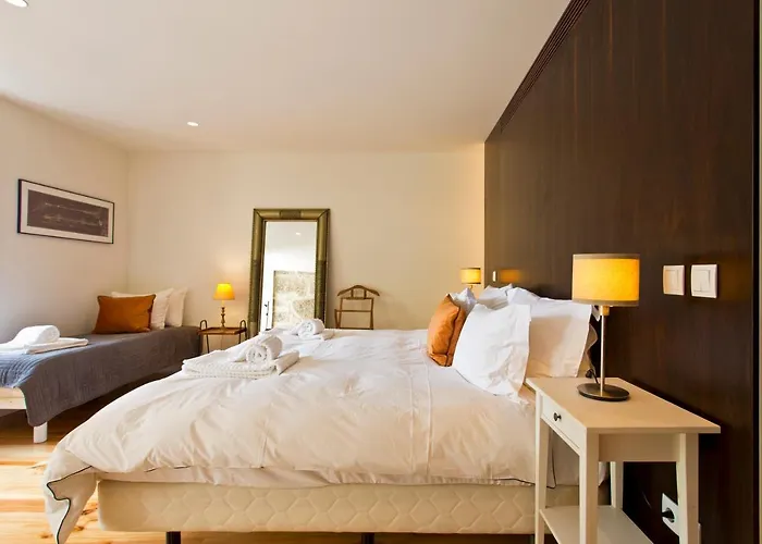 Boutique Rentals- Hidden Garden Porto's Downtown