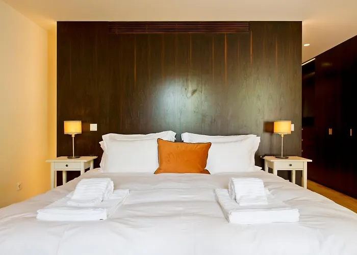 Boutique Rentals- Hidden Garden Porto's Downtown