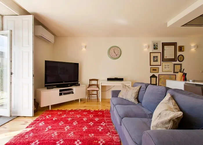 Boutique Rentals- Hidden Garden Porto's Downtown Lejlighed *