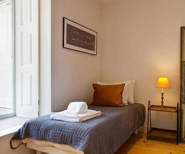 Boutique Rentals- Hidden Garden Porto's Downtown شقة