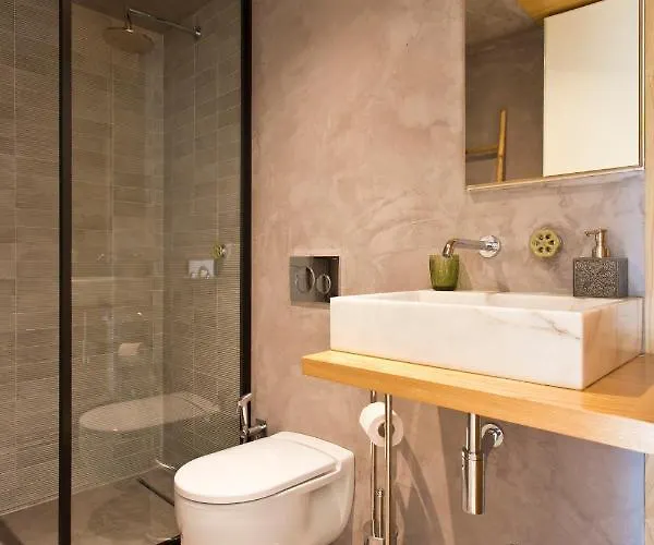 Boutique Rentals- Hidden Garden Porto's Downtown *