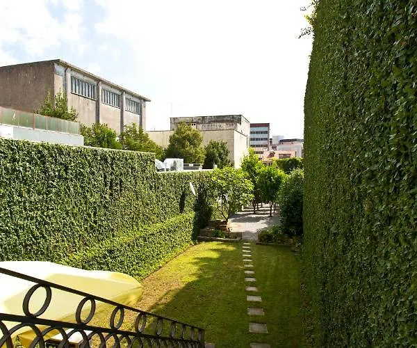 Boutique Rentals- Hidden Garden Porto's Downtown شقة بورتو