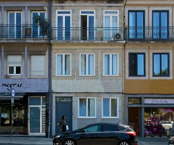 Boutique Rentals- Hidden Garden Porto's Downtown Lägenhet *