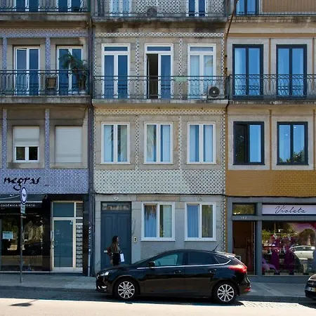 Boutique Rentals- Hidden Garden Porto's Downtown Apartman *
