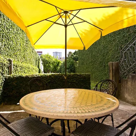 Boutique Rentals- Hidden Garden Porto's Downtown